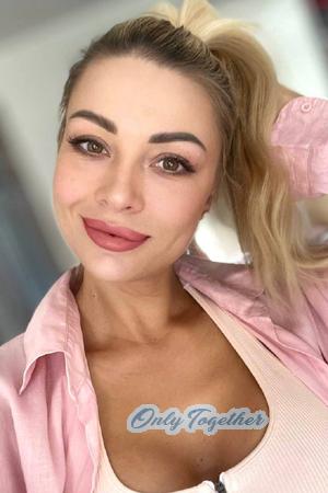 217492 - Alisa Age: 35 - Russia